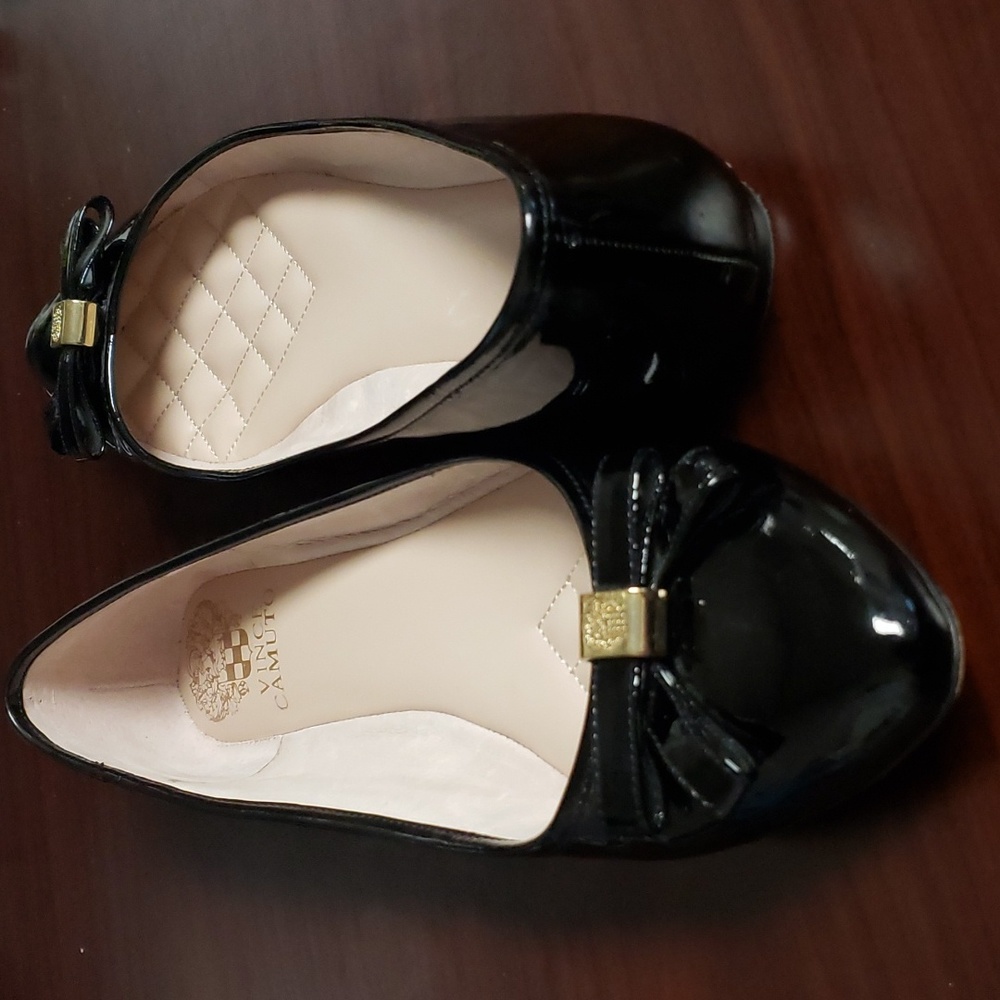 Vince Camuto Patent Leather Bow Accent Flats in Black Size 8.5